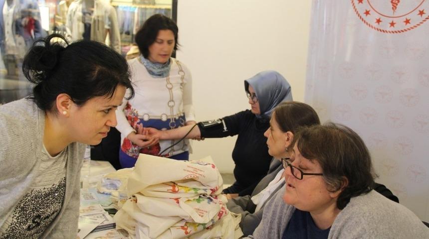 Ordu’da sağlık stantlarında vatandaşlar bilgilendiriliyor