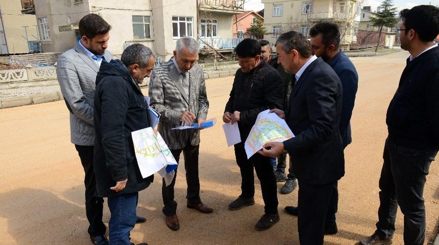 Isparta Belediyesi&rsquo;nden iki mahalleye hizmet yağmuru