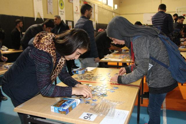 Cizre de 200 lise &ouml;ğrencisi puzzle yaptı 2