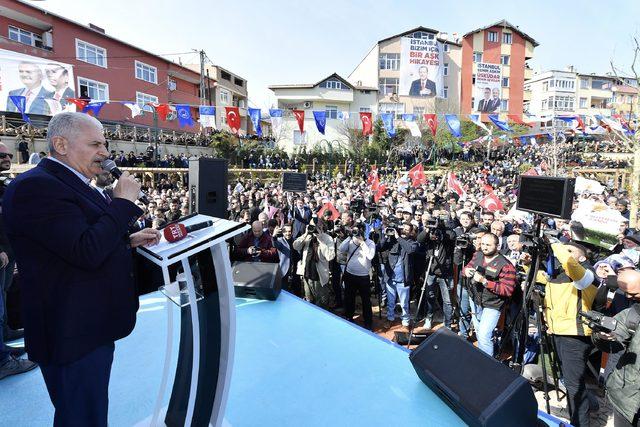 Binali Yıldırım Üsküdar'da konuştu