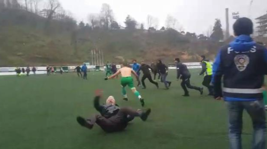 G&uuml;neyspor - &Ccedil;amlıhemşin Belediyespor ma&ccedil;ında olay