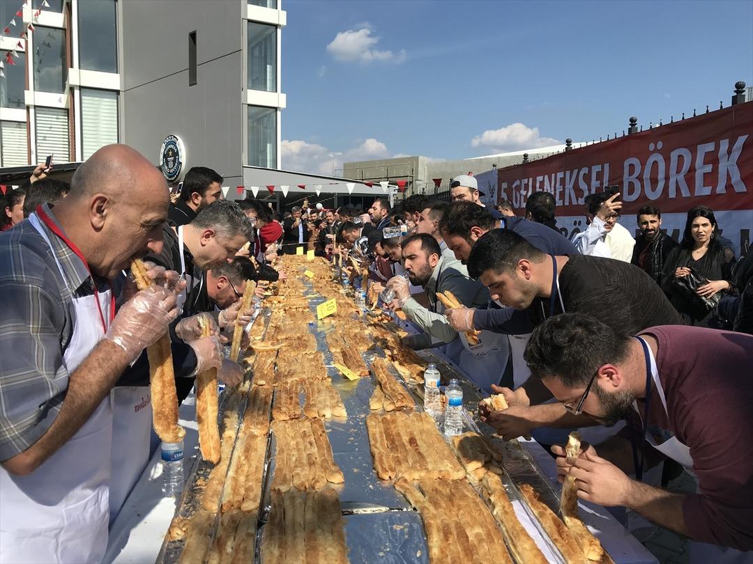 10 dakikada 10 metre uzunluğunda kol b&ouml;reği yedi