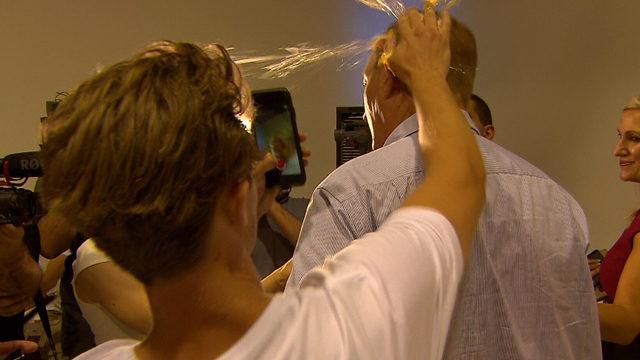 Avustralyalı senatörü yumurtayla protesto eden gençten destekçilerine teşekkür