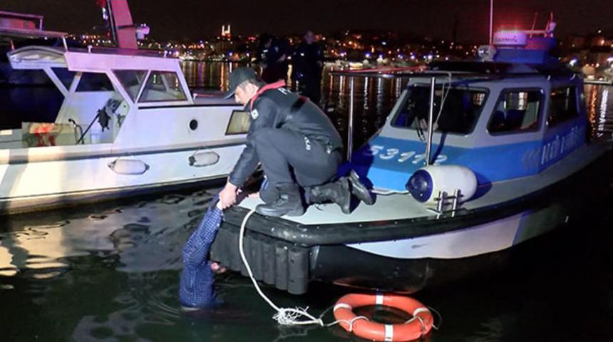 Önce polisi aradı, sonra denize atladı