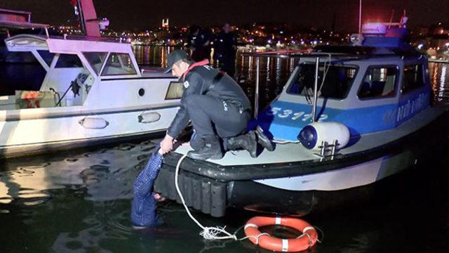 Önce polisi aradı, sonra denize atladı