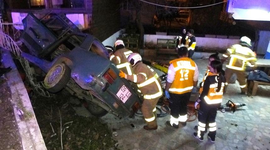 Kontrolden çıkan araç evin bahçesine uçtu!