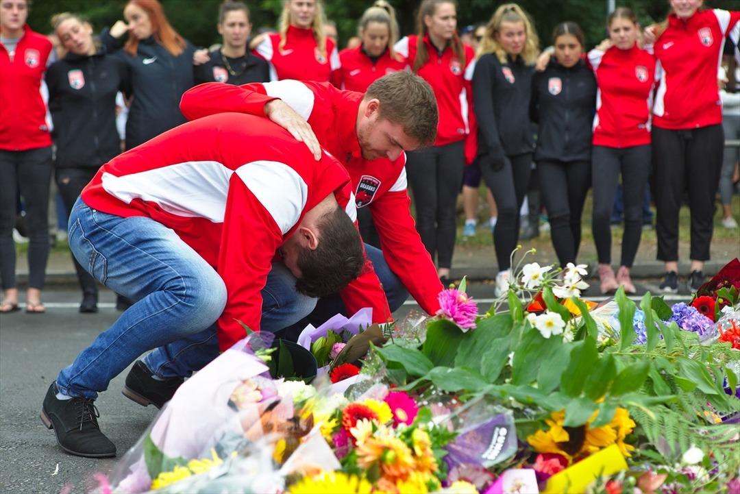 Katliamın yaşandığı camiye akın ediyorlar