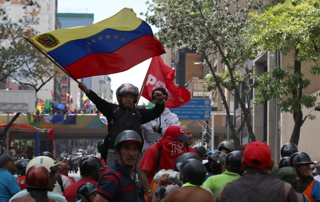 Venezuela&rsquo;da g&ouml;steriler devam ediyor