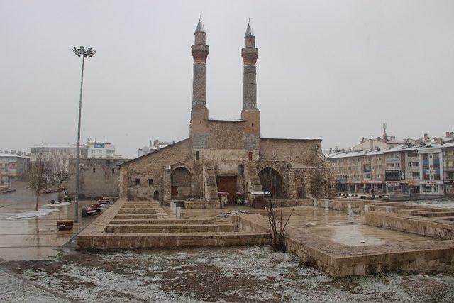 Sivas’ta Mart ayında kar sürprizi