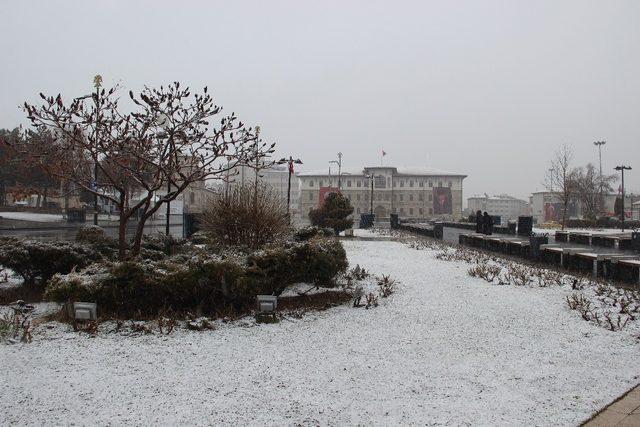 Sivas’ta Mart ayında kar sürprizi