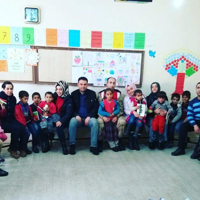 Mehmet&ccedil;ik ten anaokul &ouml;ğrencilerine kırtasiye ve giyim yardımı 4