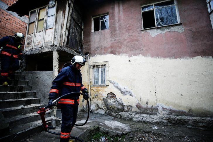 Başkentte ev yangını G4