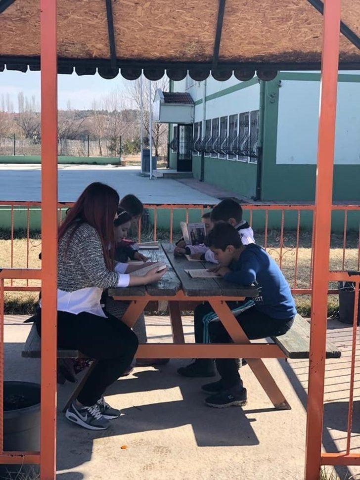 Kitap okumanın tadını çıkarıyorlar G4