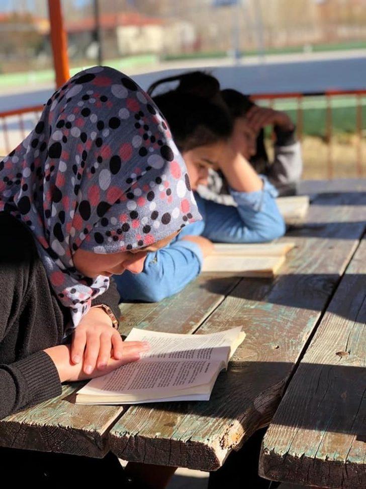 Kitap okumanın tadını çıkarıyorlar G5