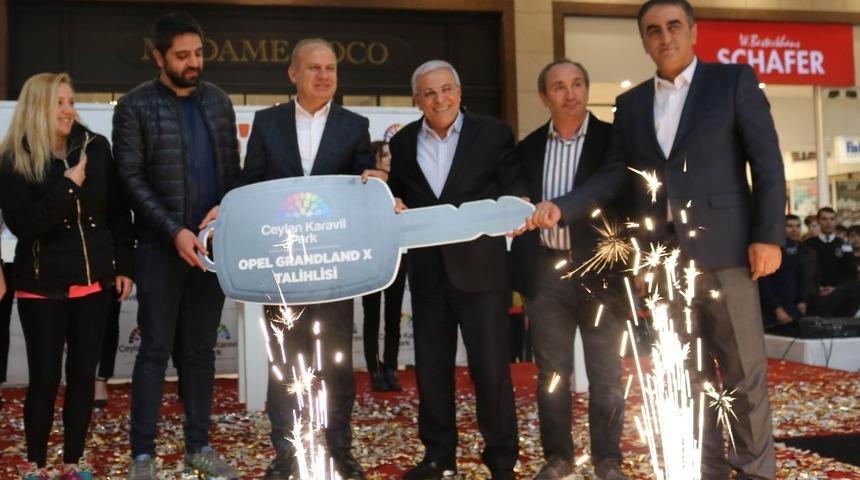 100 liraya araba sahibi oldu