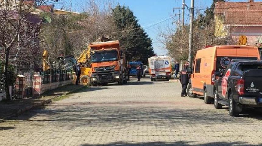 Silivri'de define faciası! 2 kişi g&ouml;&ccedil;&uuml;k altında kaldı
