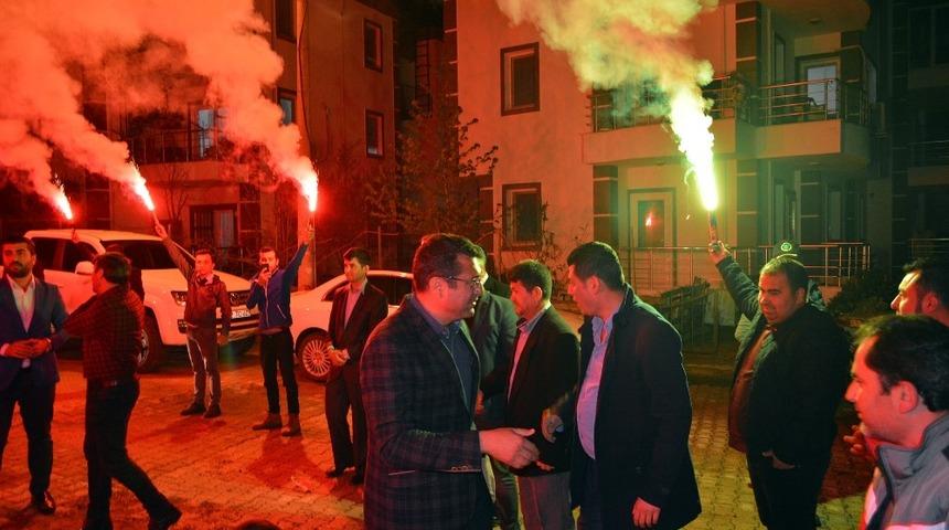 Karaovalı gençlerden Tosun’a tam destek