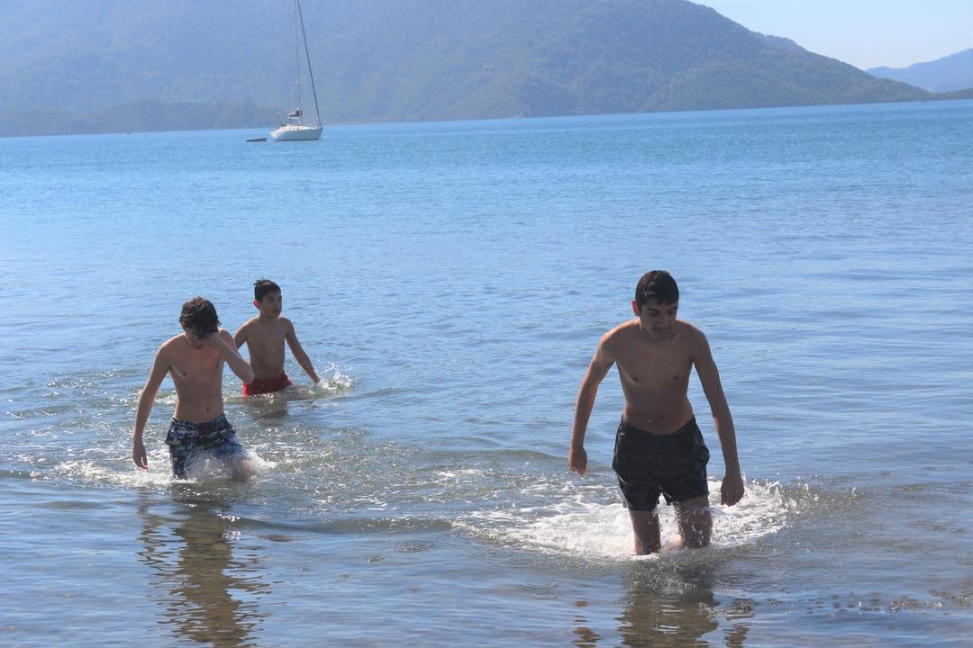 Mart ayında deniz keyfi yaptılar