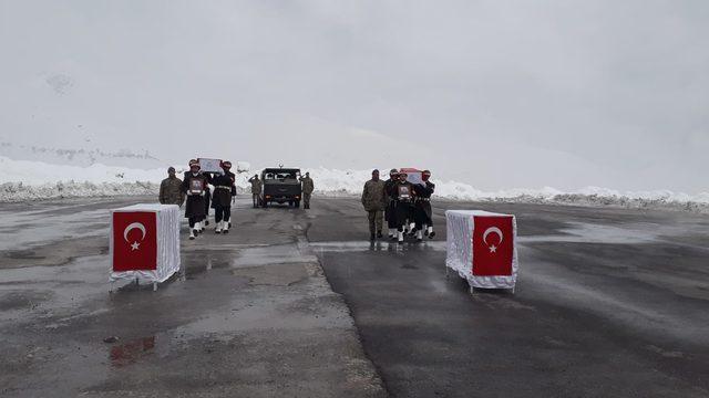 Şehit uzman çavuşlar Çakır ve Temel için Hakkari'de tören