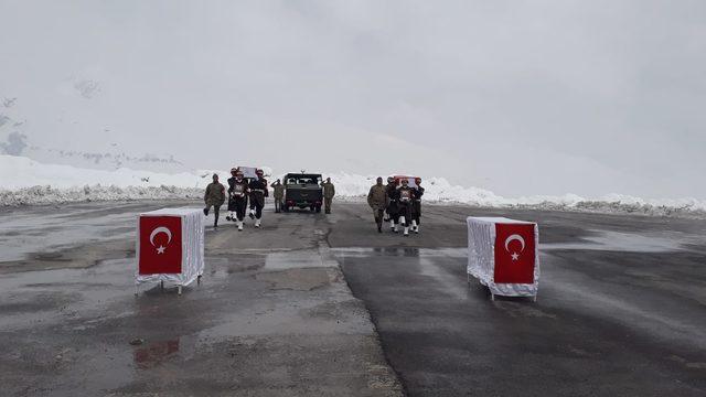 Şehit uzman çavuşlar Çakır ve Temel için Hakkari'de tören