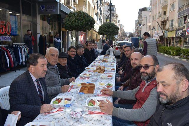 Başkan Çelik esnaf sofrasına konuk oldu