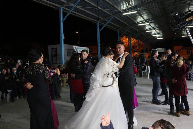 Sosyal medya grubu, genç çiftin düğün hayalini gerçekleştirdi