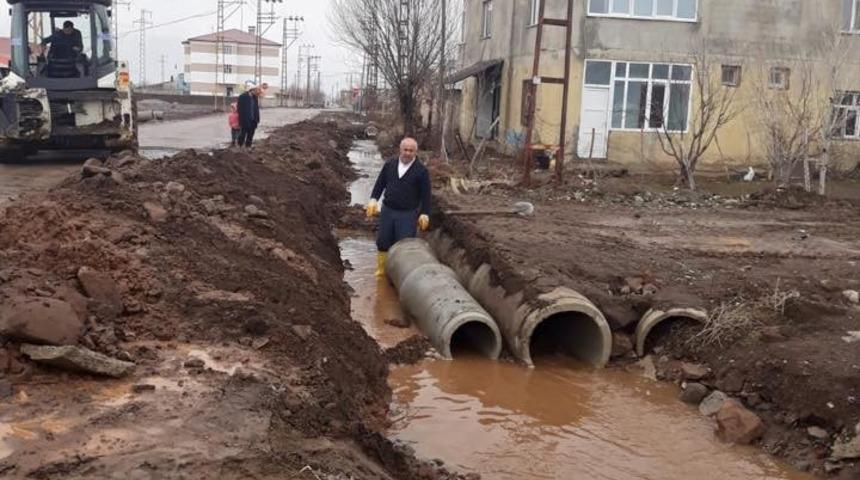 Güroymak’ta dere temizleme çalışması