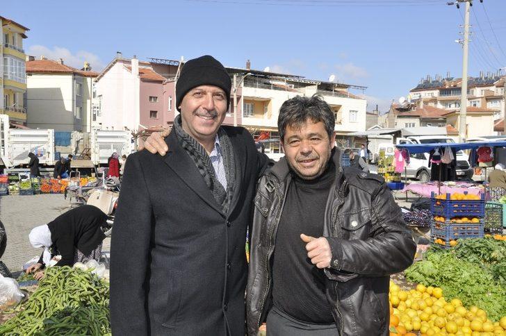 AK Parti Şuhut heyetinden sebze pazarına ziyaret G3