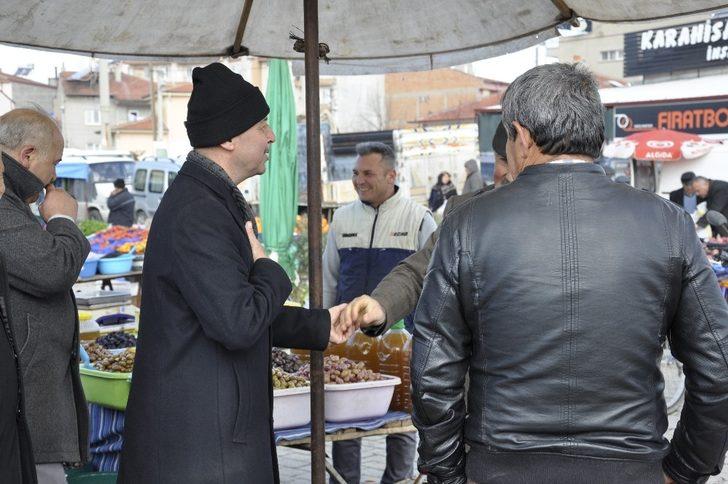 AK Parti Şuhut heyetinden sebze pazarına ziyaret G4