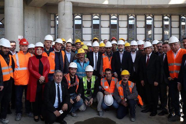 Binali Yıldırım'dan Taksim Camii inşaatında inceleme