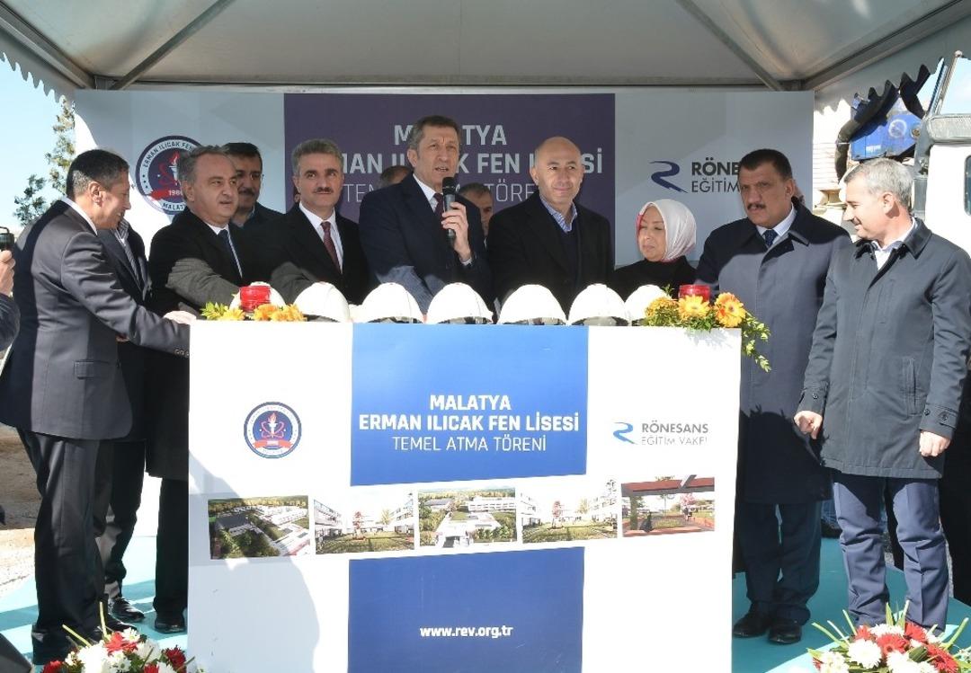 R&ouml;nesans Eğitim Vakfı&rsquo;ndan eğitime katkı