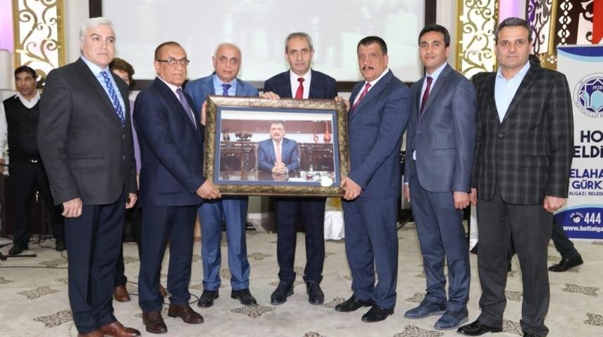 G&uuml;rkan belediye &ccedil;alışanlarına veda etti