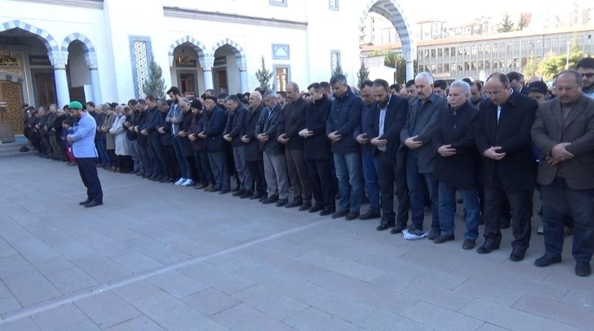 Yeni Zelanda&rsquo;da &ouml;ld&uuml;r&uuml;len M&uuml;sl&uuml;manlar i&ccedil;in gıyabi cenaze namazı kılındı
