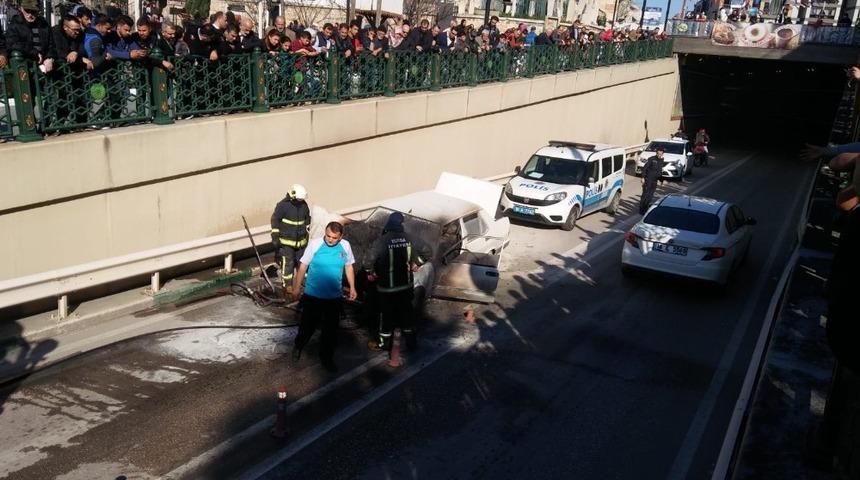 Bursa&rsquo;da seyir halindeki ara&ccedil; yandı