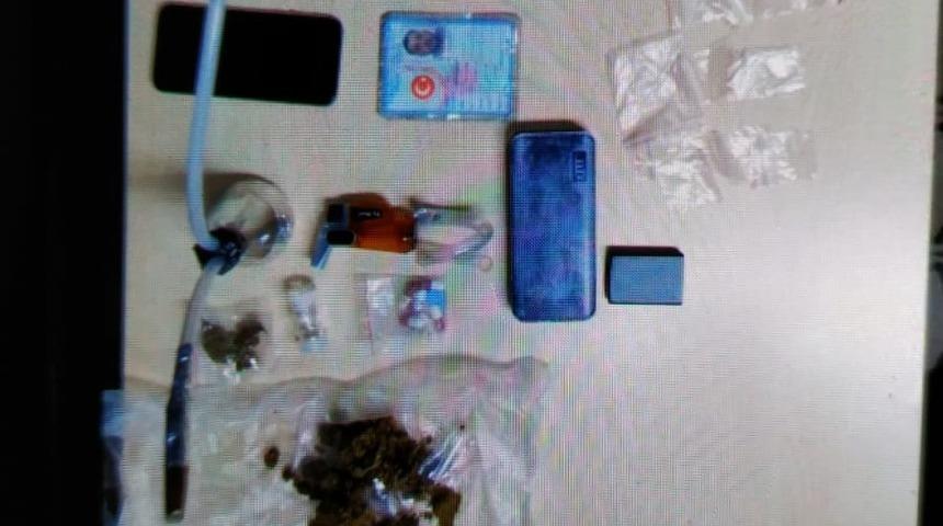 'Dur' ihtarına uymadı, ka&ccedil;arken attığı poşetten uyuşturucu &ccedil;ıktı