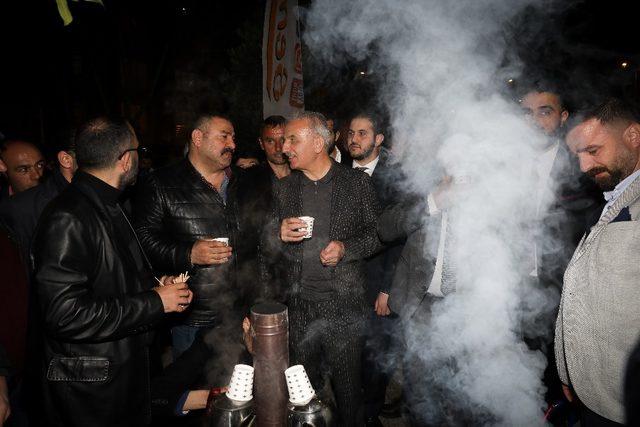 MHP&rsquo;li gen&ccedil;lerden Cumhur İttifakı&rsquo;nın adayına s&uuml;rpriz karşılama 1