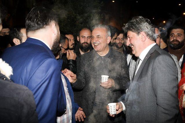 MHP&rsquo;li gen&ccedil;lerden Cumhur İttifakı&rsquo;nın adayına s&uuml;rpriz karşılama 2