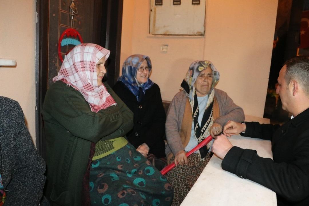 &Ouml;mer Selim Alan&rsquo;a Tepebaşı Mahallesi&rsquo;nde sevgi seli