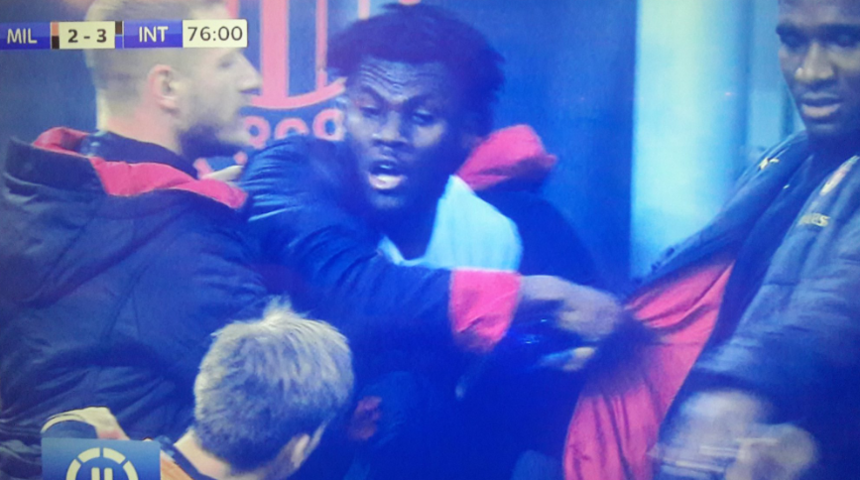 Derbide şok kavga! İki yıldız oyuncu birbirine girdi