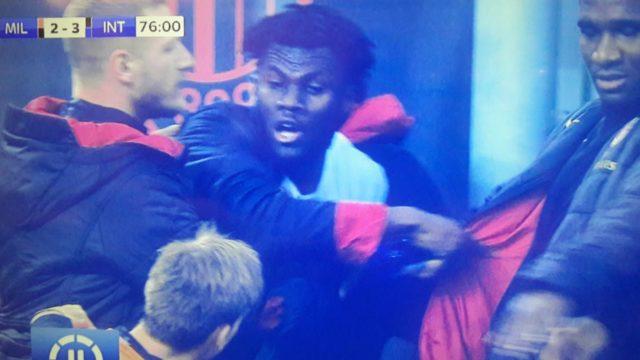 Derbide şok kavga! İki yıldız oyuncu birbirine girdi