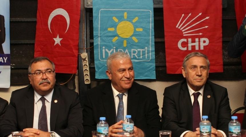 CHP Efeler adayı Fatih Atay, se&ccedil;im &ccedil;alışmalarını s&uuml;rd&uuml;r&uuml;yor