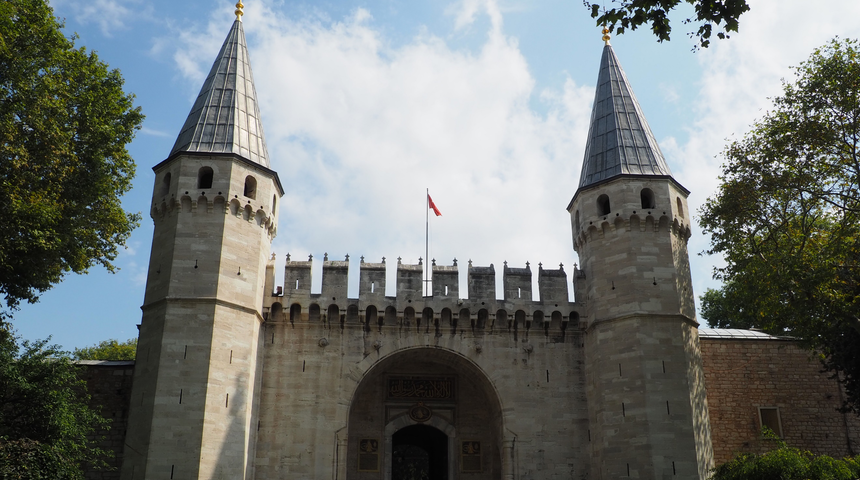Hiçbir yerde göremeyeceğiniz motifleriyle İstanbul’un önemli simgesi: Topkapı Sarayı