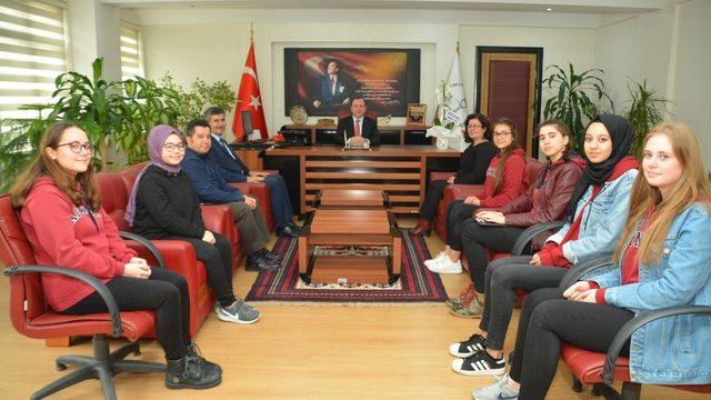 Öğrencilerden Erasmus kongresi öncesi Müdür Yıldız’a ziyaret