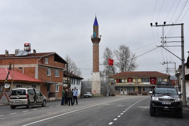 Camisiz minare köyün sembolü oldu