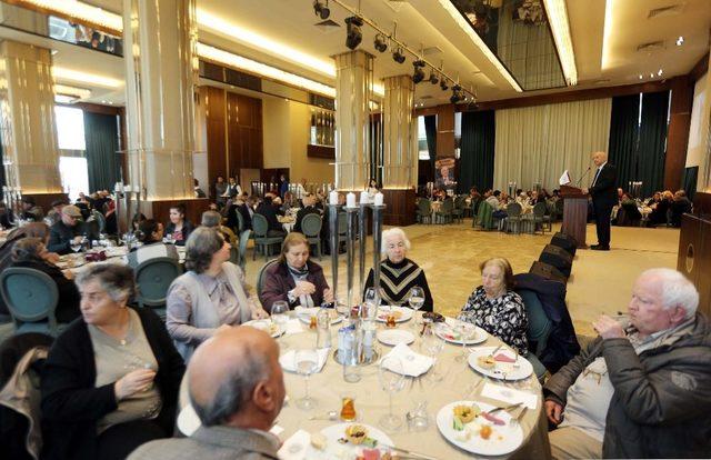 Yaşar, Yenimahallelilerle buluşmaya devam ediyor