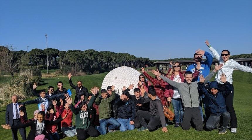 &Ouml;zel &ouml;ğrenciler golf sporuyla tanıştı