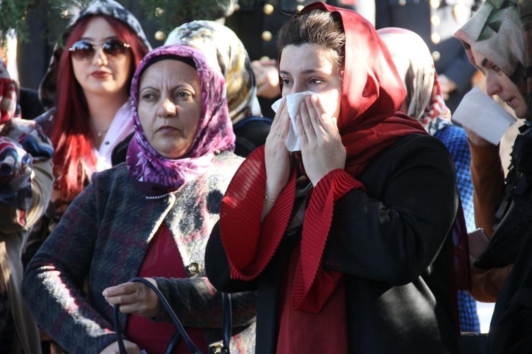 Şehitlikte duygusal anlar