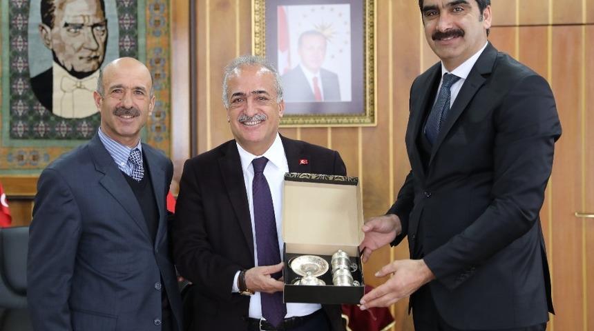 Aşkale Belediye Başkanı Şenol Polat’tan Rektör Çomaklı’ya ziyaret