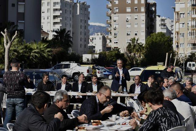 Başkan Uysal’dan taksicilere ’İşgaliye ücreti’ müjdesi