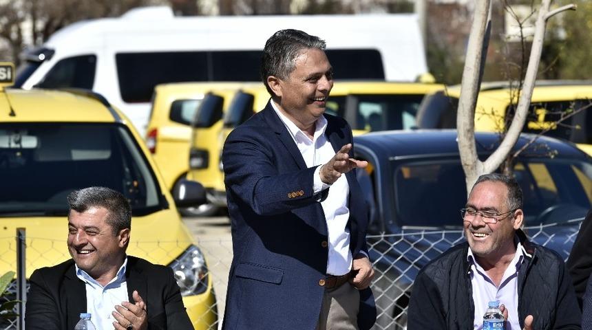 Başkan Uysal&rsquo;dan taksicilere &rsquo;İşgaliye &uuml;creti&rsquo; m&uuml;jdesi